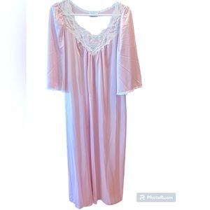Vintage Soft Pink Embroidered V-Neck 3/4 Sleeve Nightgown by Lorraine. Size = M